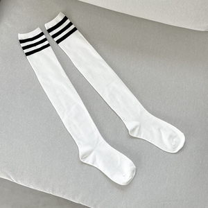 Chaussettes hautes pour femmes avec rayures, tricotées au-dessus du genou, respirantes, pour un usage quotidien, style printemps - Product Image 4