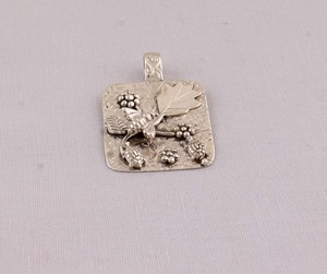 Colgante de abeja de panal de abejas de plata de ley 925 vintage con engaste de bisel de malaquita, estilo minimalista bohemio, amuleto de collar con diseño de animal, regalo para - Product Image 2