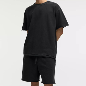 เสื้อยืดโอเวอร์ไซส์และกางเกงขาสั้นแฟชั่นใหม่ ชุดเซ็ตสองชิ้นสำหรับผู้ชาย ชุดลำลองฤดูร้อน ชุดเซ็ตขาสั้นแบบสั่งทำ - Product Image 5