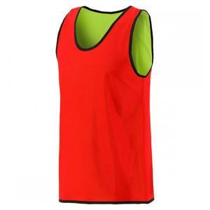 Pantalones cortos deportivos reversibles de malla para jóvenes con logo personalizado para baloncesto y fútbol, chalecos deportivos con nombre personalizado para entrenamiento de fútbol en venta - Product Image 1