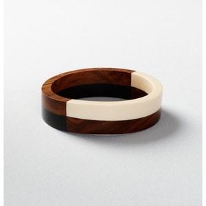 กำไลข้อมือเรซิ่นคริสตัลทำมือ ขอบเรียบ ดีไซน์ทันสมัย - Product Image 1