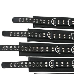 Conjunto de Collar y Esposas de Cuero Negro con Hebillas y Anillos Metálicos - Product Image 6