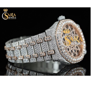 Montre automatique pour homme en moissanite, fabriquée à la main, personnalisable, pour les occasions spéciales, cadran rond analogique avec affichage jour et date, fabriquée en Inde - Product Image 1