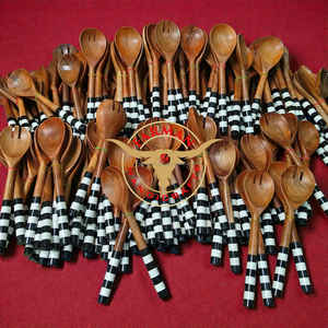 Cuchara de Servir de Lujo Hecha a Mano con Madera de Acacia y Mango de Resina, Utensilio Ecológico para Fiestas a Buen Precio - Product Image 5