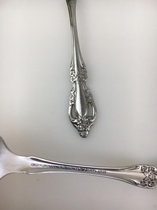 Couverts Oneida Raphael Distinction Deluxe HH en acier inoxydable USA - Votre choix de fourchettes à dîner, cuillères à café, fourchettes à cocktail et plus encore - Product Image 3