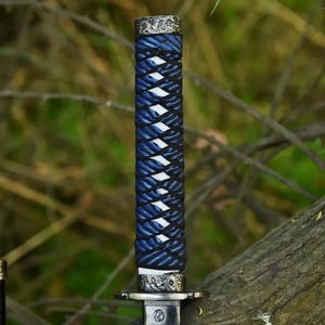 Katana japonais de samouraï, lame bleue, manche enveloppé, finitions argentées - Product Image 5