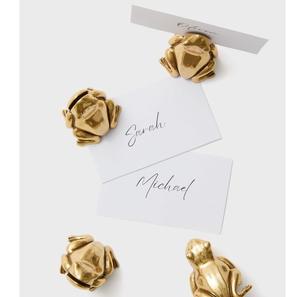 Porte-cartes de table en forme de grenouille dorée de luxe, porte-nom en métal unique, fantaisiste pour la décoration de table, accessoire de dîner sur le thème des animaux - Product Image 1