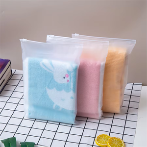 Bolsa de Plástico para Ropa, Tamaño Personalizado, Fundas Antipolvo, Embalaje Perfecto para Proteger la Ropa, OEM/ODM en Vietnam - Product Image 4