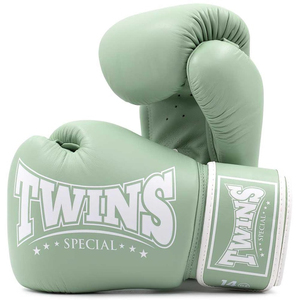 Gants de boxe de qualité supérieure pour jumeaux, en cuir véritable, couleur verte, logo personnalisé, antidérapants, à lacets, pour entraînement et sparring MMA Muay Thai - Product Image 3