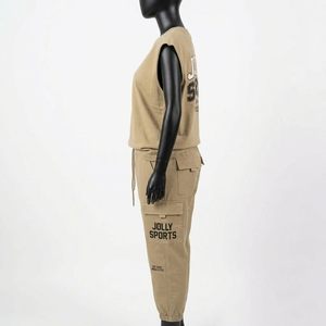 Ensemble de survêtement pour femmes, t-shirt sans manches en coton lourd 200 GSM, pantalon cargo à poches, beige, logo imprimé personnalisé - Product Image 2