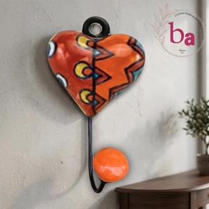 Crochet mural en céramique Ba en forme de cœur, fait main, motif orange, design original, crochet simple - Product Image 1