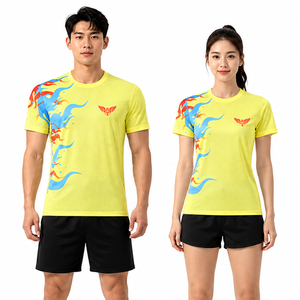 ชุดเสื้อเทนนิสไล่เฉดสีเหลืองแบบกำหนดเองสำหรับผู้ชายและผู้หญิง – ชุดกีฬาที่ระบายอากาศได้ดีและแห้งเร็ว - Product Image 1
