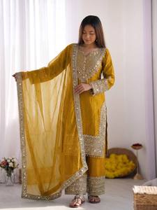 ชุดสัลวาร์ คามีซ ผ้ากำมะหยี่สีเหลือง 100% ผ้าฝ้ายสำหรับผู้หญิง ชุดปักลายเสื้อคลุมตัวยาวพร้อมผ้าคลุมไหล่ ชุดแต่งงานแบบปากีสถานสำหรับฤดูร้อน - Product Image 2