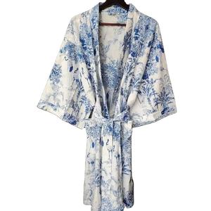 ชุดคลุมเพื่อนเจ้าสาว ผ้าฝ้ายลายดอกไม้ เสื้อคลุมกิโมโน คอวี ยาวเต็มตัว แห้งเร็ว แขนยาว น้ำหนักเบา สำหรับงานแต่งงานตอนเช้า - Product Image 1