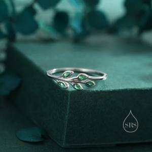 แหวนใบไม้เงินแท้ประดับเพชร CZ สีเขียว แหวนใบมะกอกขนาดเล็ก แหวนใบไม้ที่ได้รับแรงบันดาลใจจากธรรมชาติ แหวนใบไม้สีเขียว - Product Image 2