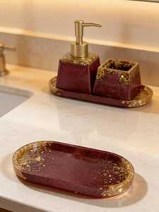 Ensemble d'accessoires de salle de bain en résine marbrée bordeaux et or, collection de luxe de porte-savon et plateau - Product Image 5