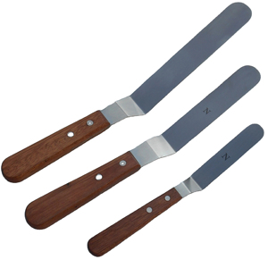 Spatule en acier inoxydable Altomme Instruments avec manche en bois, outil professionnel monobloc pour la présentation des plats - Product Image 1