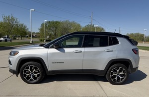 Jeep Compass Limited 4WD SUV 2025 de Lujo con Asientos de Cuero y Faros LED - Product Image 5