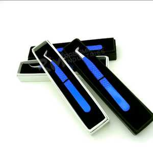Pinzas para pestañas RMI con recubrimiento en polvo azul, punta plateada de acero inoxidable, estuche magnético y embalaje en caja blanca/negra. - Product Image 3