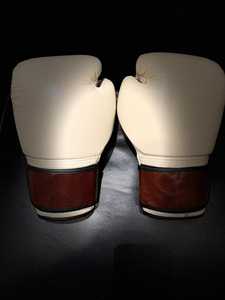 Gants de boxe en cuir de vachette blancs personnalisés de haute qualité OEM, vente chaude, HOMIZON ENTERPRISES, écologiques, protection, vente en gros - Product Image 5