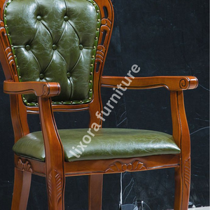 Fauteuil de salle à manger de luxe en bois massif, artisanal, avec sculptures florales ornées et assise capitonnée en cuir vert - Product Image 3