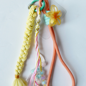 Llavero de cordón trenzado hecho a mano con colgante de flor y borla de cuentas, accesorios estéticos para mochila y bolso, conjunto de regalo amarillo - Product Image 4