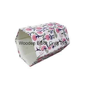 ถังขยะไม้หกเหลี่ยมแบบเปิดด้านบน ทำมือ เป็นมิตรกับสิ่งแวดล้อม ฝาปิดแบบม้วน ลายเรขาคณิต ใช้ได้ทั้งภายในและภายนอกอาคาร มีสินค้าพร้อมส่ง - Product Image 6