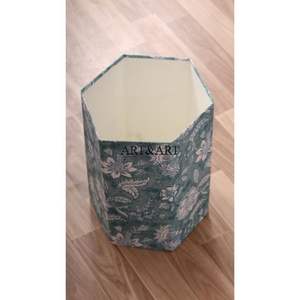 Poubelle en carton DIY à motifs floraux imprimés à la main sur tissu de coton bleu ciel : un projet amusant et créatif pour décorer une maison - Product Image 5