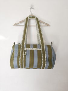 Sac de voyage unisexe en coton léger à sangle réglable, rayé vert, bordure décorative, design suspendu décontracté, 20-35L - Product Image 1