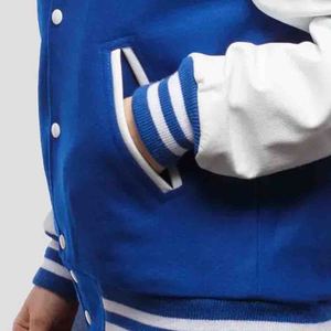 Chaqueta Bomber Varsity Premium para Mujer, de Lana y Cuero, Cuerpo de Lana Premium, Mangas de Cuero, Puños Acanalados y Botones a Presión - Product Image 3