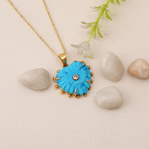 Collar de Corazón de Turquesa Azul Natural, Colgante de Piedra Tallada a Mano con Cristal de Cuarzo, Joyería Chapada en Oro para Ella - Product Image 1