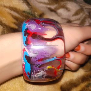 Gemelos y brazalete hechos a mano de resina de estilo Ángel Vintage para mujer, gemelos y brazaletes hechos a mano personalizados de alta gama de la India - Product Image 1