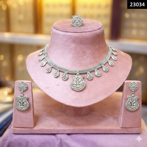 Parure de collier et boucles d'oreilles tendance en alliage de zinc plaqué or de luxe avec motif déesse et pierres de zircon, idéale pour mariage et soirée A-23033 - Product Image 2