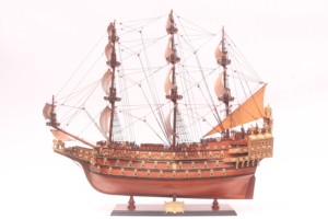 SOBEREÑO DE LOS MAREJES |   100% MADERA DE ROSA |   Maqueta de Barco Histórico del Reino Unido Hecha a Mano en Madera, Edición Especial para Amantes de la Nautica, Decoración - Product Image 2
