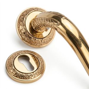 Poignée de porte moderne en laiton massif Designer Vega, durable, avec plaque décorative pour hôtels |   Quincaillerie de porte extérieure de luxe - Product Image 5