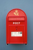 Boîte aux lettres vintage rouge autoportante en métal avec serrure en laiton, étanche, antirouille, finition durable par peinture en poudre, pour courrier extérieur