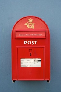 Vintage Red <b>Wall</b>-<b>Mounted</b> Metal <b>Post</b> <b>Box</b> Key Lock Durable Powder Coating Finish for Outdoor Mail Letters Newspaper Collection - Product Image 2