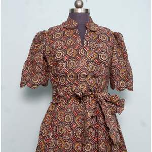 Robe en coton indien à imprimé floral, robe boutonnée, robe de chambre pour femme, robe décontractée, robe imprimée pour femme, manches courtes, longueur longue - Product Image 4