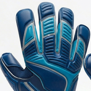 Gants de gardien de but avancés pour les joueurs de football, avec une construction offrant un ajustement sûr, une adhérence durable du paume et un design flexible. - Product Image 4