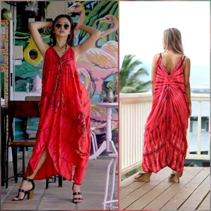 Robe longue en rayonne tie-dye rouge rubis pour femme, sans manches, coupe ample, col en V profond, robe longue pour les vacances - Product Image 2