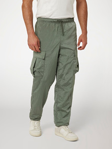 Pantalon cargo tactique en nylon style streetwear avec logo personnalisé, coupe ample, pantalon parachute pour homme - Product Image 4