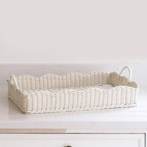 Elegante Bandeja de Mimbre Pintada de Blanco, Cesta de Servir de Mimbre Tejido con Borde Festoneado para Decoración de Interiores - Product Image 1