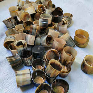 Coupe à boire en corne de viking avec double fond, intérieur en bois et extérieur en résine, à prix avantageux - Product Image 3