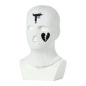 Gorro de punto tipo pasamontañas con bordado de pistola y corazón roto, unisex, para adultos, gorro de invierno de 56-58 cm, estilo urbano, informal. - Product Image 2