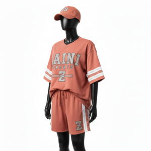 ชุดเบสบอลหญิง ผ้าโพลีเอสเตอร์ตาข่ายพรีเมียม 180 GSM ระบายอากาศได้ดี สีชมพู ดีไซน์แผงสี  โลโก้ปักแบบ Tackle Twill ชุดสำหรับผู้หญิง - Product Image 4