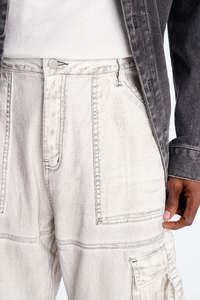 Vaqueros anchos de mezclilla para hombre con diseño de puntos y detalles rasgados, estilo streetwear, cintura media, corte holgado, tela de algodón - Product Image 2