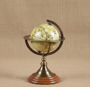 Globe terrestre topographique professionnel avec montagnes en relief et océans bleus profonds, monté sur un support en acier inoxydable poli - Product Image 1