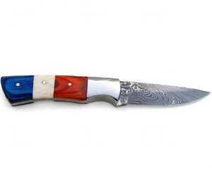 Herramienta utilitaria para exteriores hecha a mano con hoja de acero damasco de punta caída y mango con escala segmentada tricolor. - Product Image 1