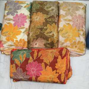 Tissu chinon multicolore à imprimé positionné |   Tissu en soie imprimé numérique floral de qualité supérieure pour sari, robe, lehenga, vente en gros - Product Image 6