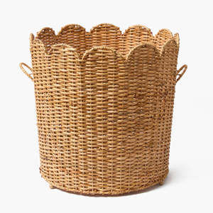 Panier à linge en rotin tressé à la main avec poignées, panier de rangement en osier naturel avec bord festonné pour chambre, salle de bain et maison - Product Image 1